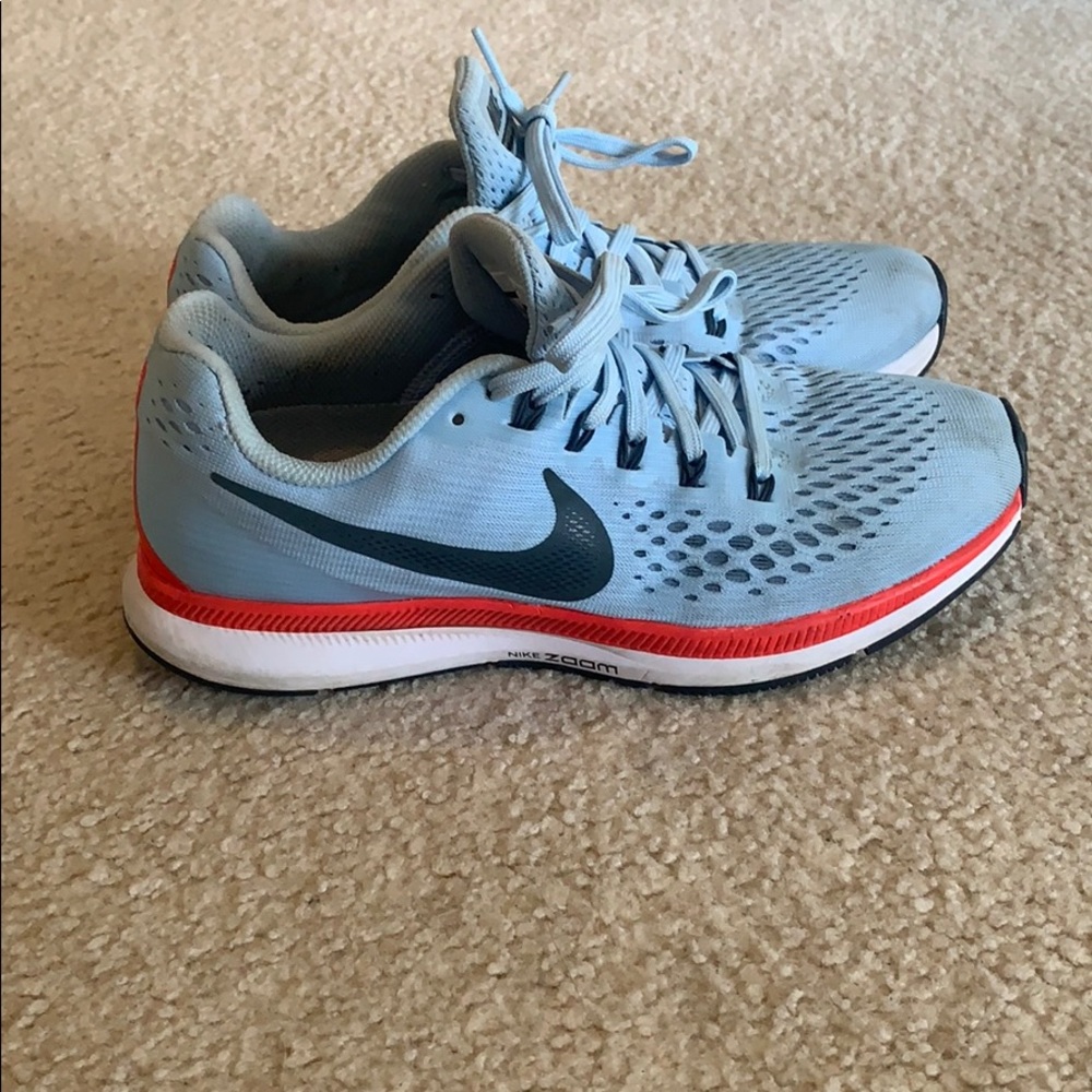 Women’s Nike sneakers